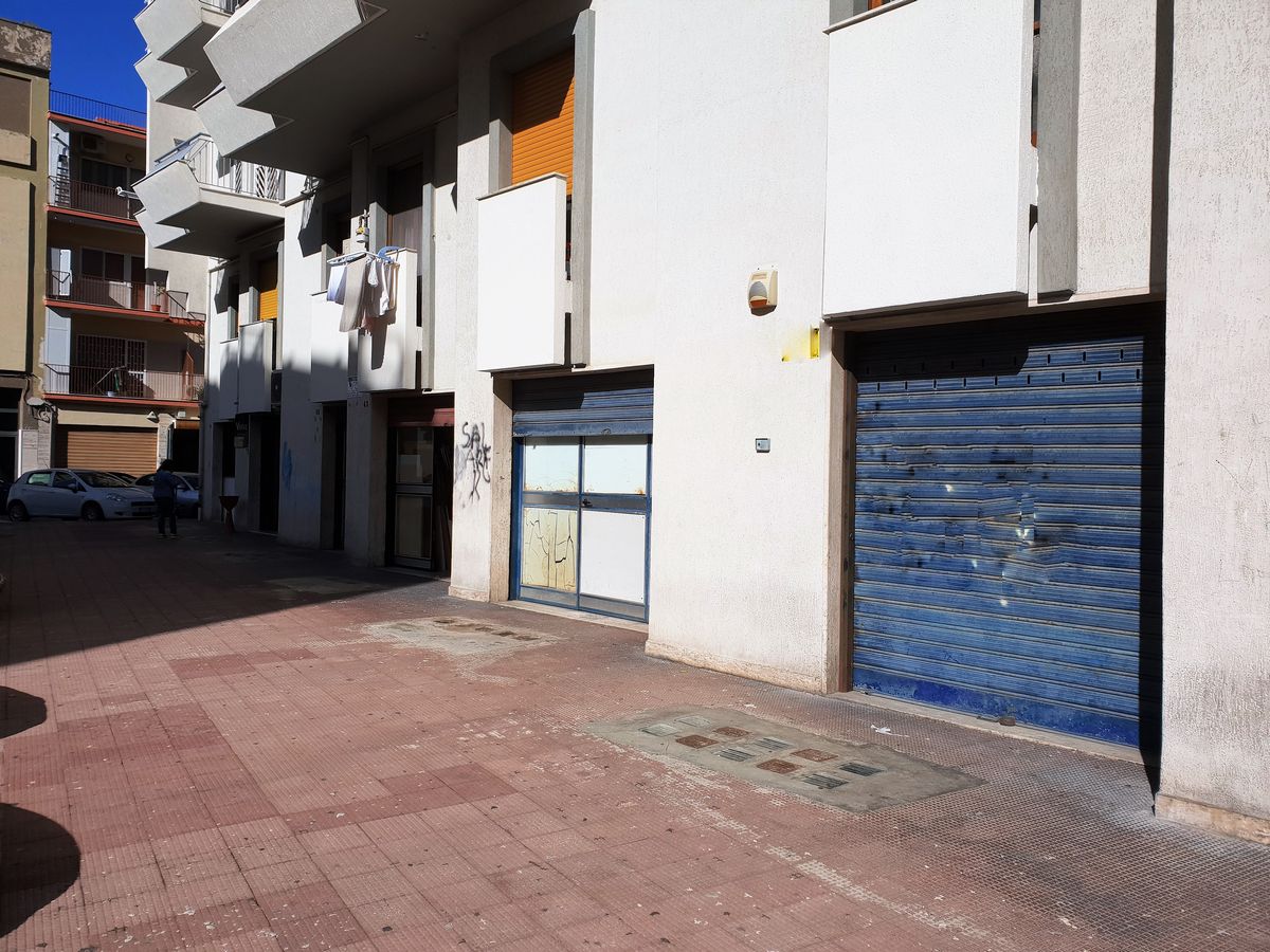 Magazzino di  1 vani /43 mq  a Bari - Libertà  (zona rione Libertà )