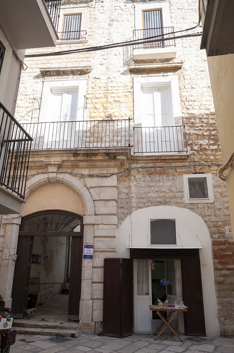 Casa indipendente di  3 vani /146 mq  a Bari - Borgo antico (zona borgo antico)