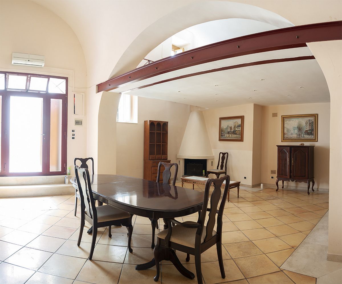 Casa indipendente di  3 vani /146 mq  a Bari - Borgo antico (zona borgo antico)