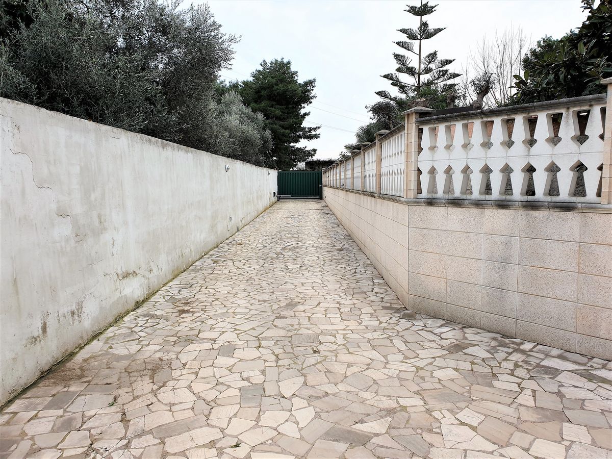 Villa (zona residenziale) di  6 vani /219 mq  a Bari - Mungivacca (zona rione Mungivacca , Japigia, Carrassi alta)