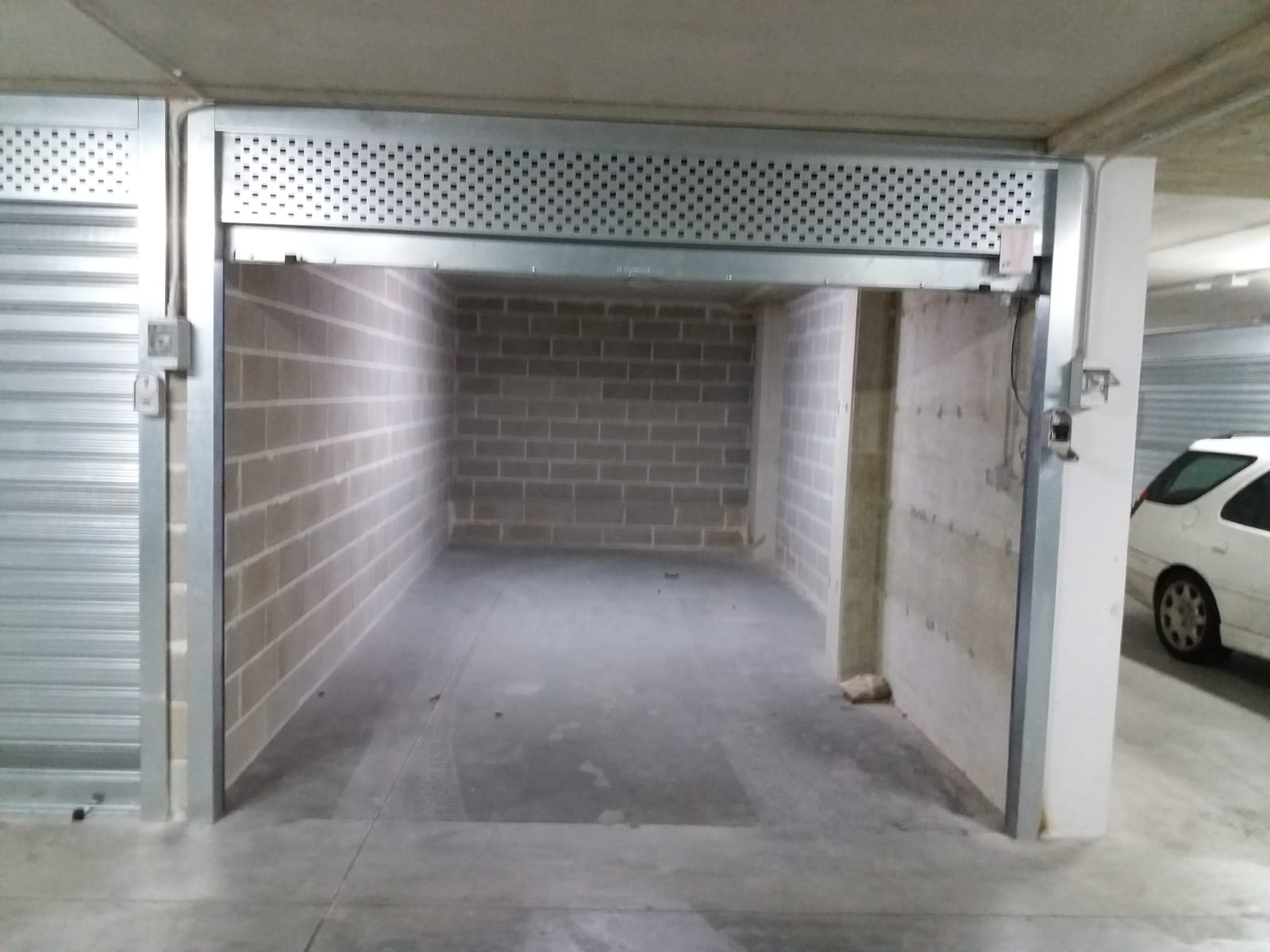 Box / Garage / Posto Auto di  1 vani /20 mq  a Bari - Carrassi (zona Policlinico)