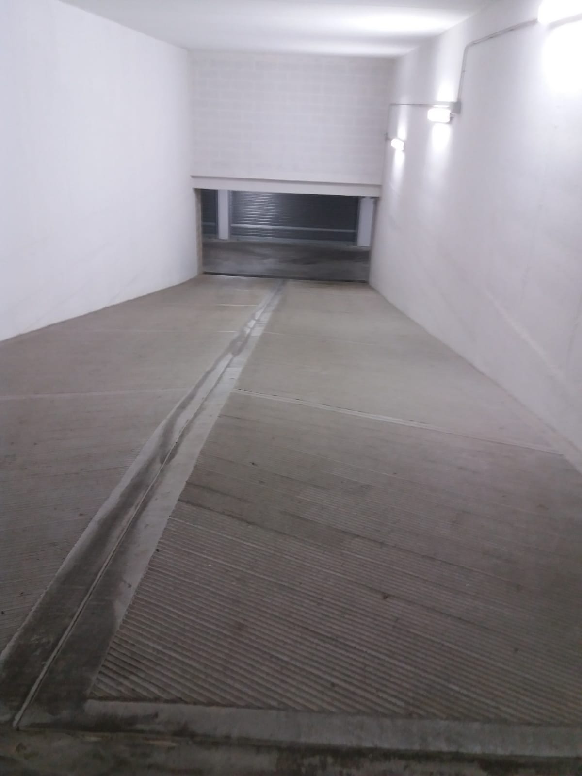 Box / Garage / Posto Auto di  1 vani /20 mq  a Bari - Carrassi (zona Policlinico)