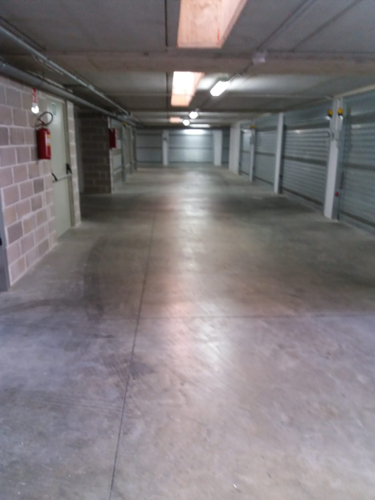 Box / Garage / Posto Auto di  1 vani /20 mq  a Bari - Carrassi (zona Policlinico)