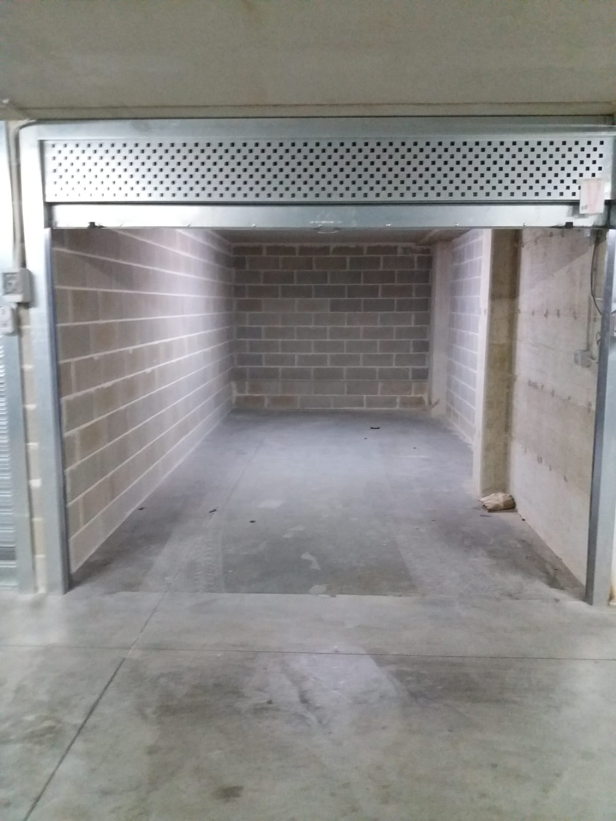 Box / Garage / Posto Auto di  1 vani /20 mq  a Bari - Carrassi (zona Policlinico)