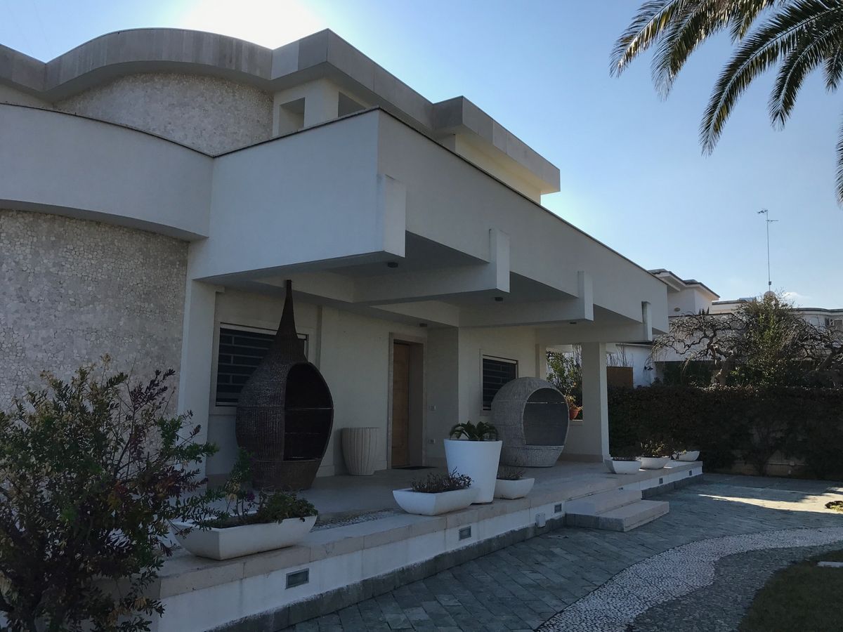 Villa (zona residenziale) di  6 vani /250 mq  a Bari - Santo Spirito (zona Giovinazzo)