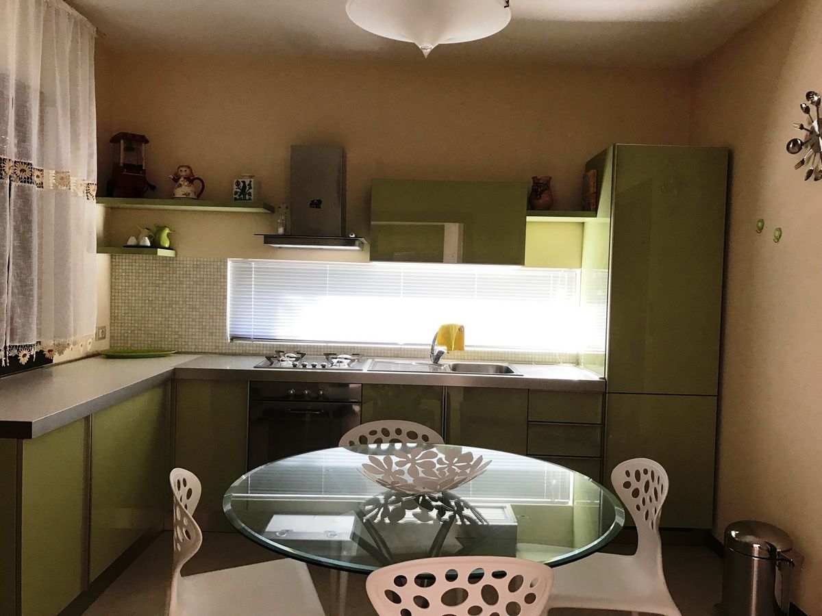 Villa (zona residenziale) di  6 vani /250 mq  a Bari - Santo Spirito (zona Giovinazzo)