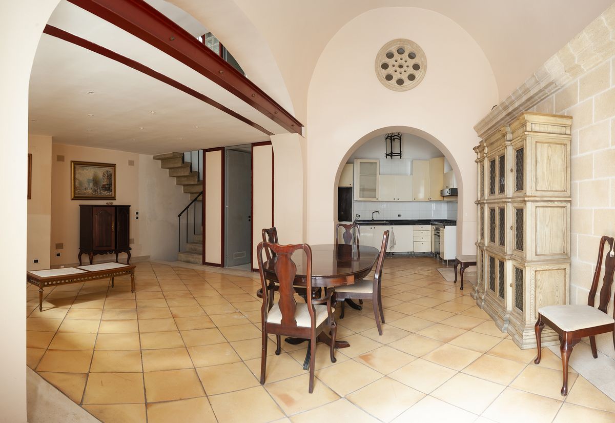 Casa indipendente di  3 vani /146 mq  a Bari - Borgo antico (zona borgo antico)