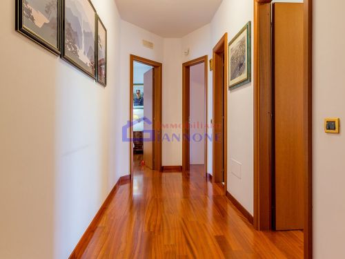 Appartamento di  5 vani /140 mq  a Bitetto (zona Via Beato)