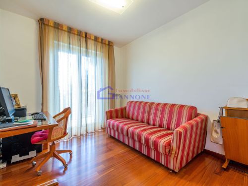 Appartamento di  5 vani /140 mq  a Bitetto (zona Via Beato)