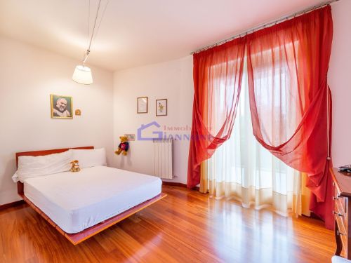 Appartamento di  5 vani /140 mq  a Bitetto (zona Via Beato)