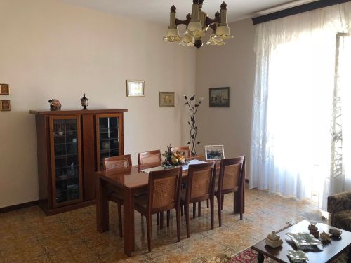 Casa indipendente di  4 vani /200 mq  a Bitetto (zona Centro)