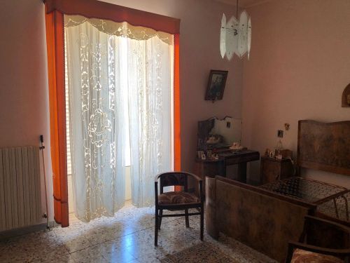 Casa indipendente di  4 vani /200 mq  a Bitetto (zona Centro)