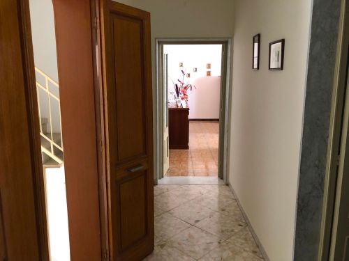 Casa indipendente di  4 vani /200 mq  a Bitetto (zona Centro)