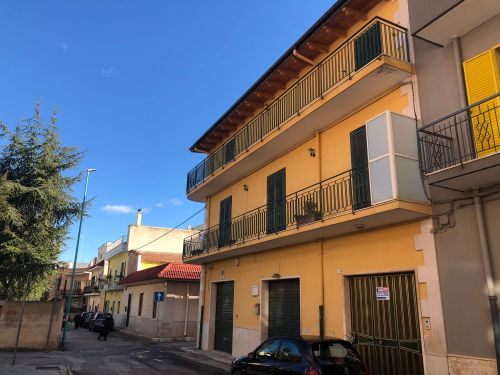 Palazzo / Stabile di  6 vani /385 mq  a Bitetto (zona Via Beato)