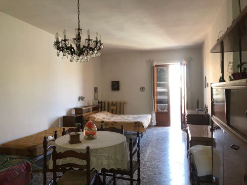 Palazzo / Stabile di  6 vani /385 mq  a Bitetto (zona Via Beato)