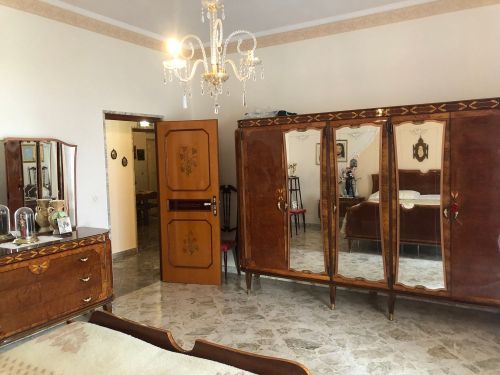 Palazzo / Stabile di  6 vani /385 mq  a Bitetto (zona Via Beato)