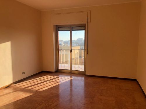 Appartamento di  4 vani /130 mq  a Bitetto (zona Estramurale)