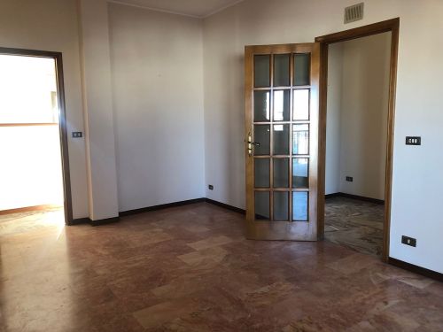 Appartamento di  4 vani /130 mq  a Bitetto (zona Estramurale)