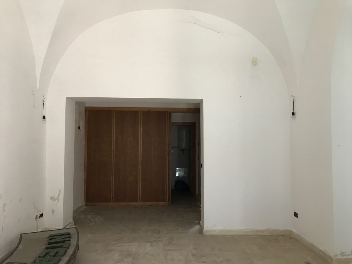 Negozio di  1 vani /40 mq  a Bari - Libertà  (zona quintino sella)