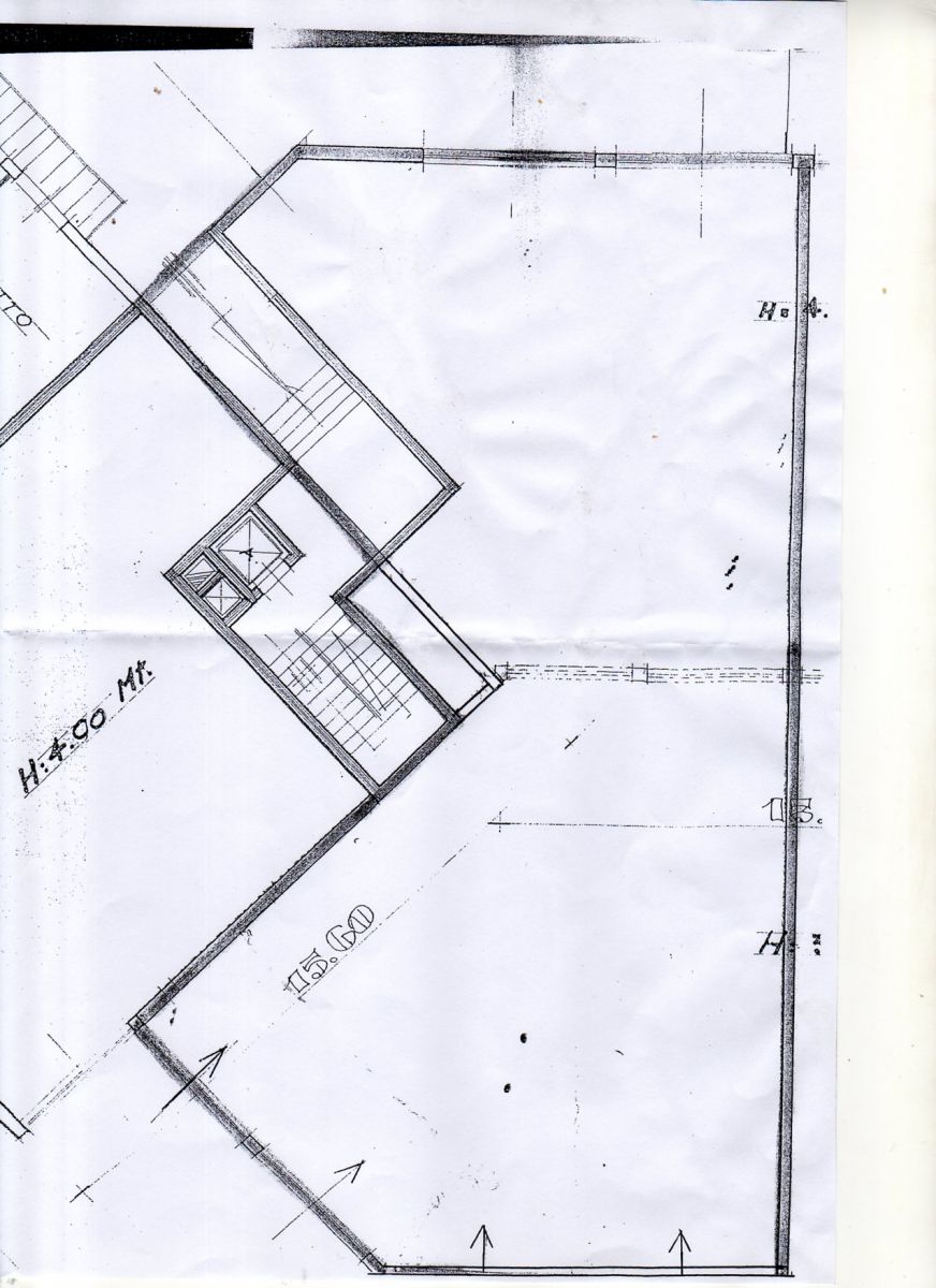 Negozio di  6 vani /280 mq  a Modugno (zona Porto Torres ( fronte strada statale 96))