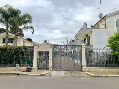 Villa (zona residenziale) di  5 vani /290 mq  a Bari - Santo Spirito