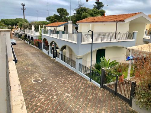 Villa (zona residenziale) di  5 vani /290 mq  a Bari - Santo Spirito