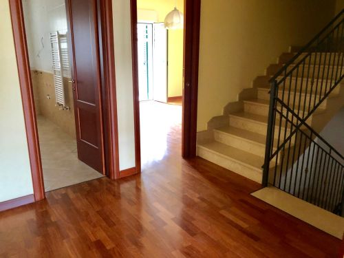 Villa (zona residenziale) di  5 vani /290 mq  a Bari - Santo Spirito