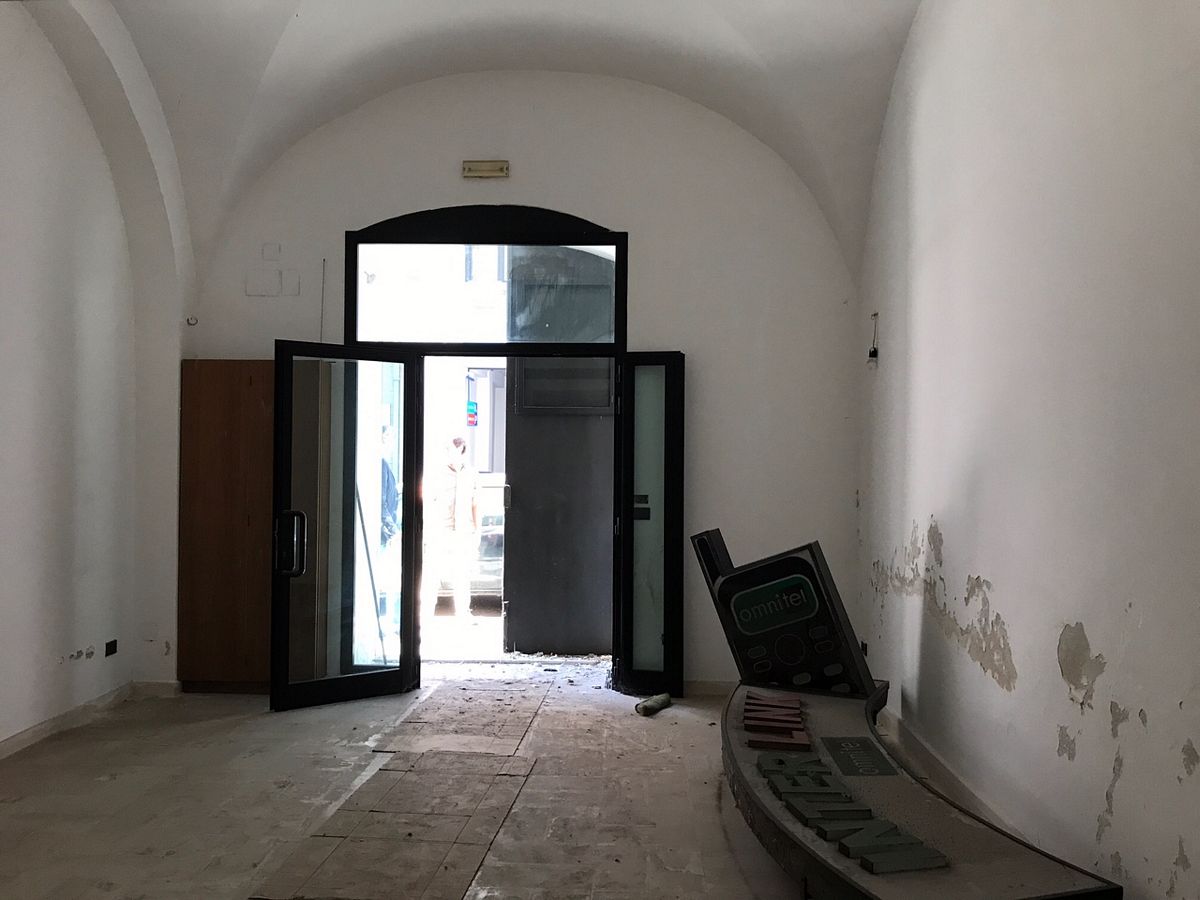 Negozio di  1 vani /40 mq  a Bari - Libertà  (zona quintino sella)