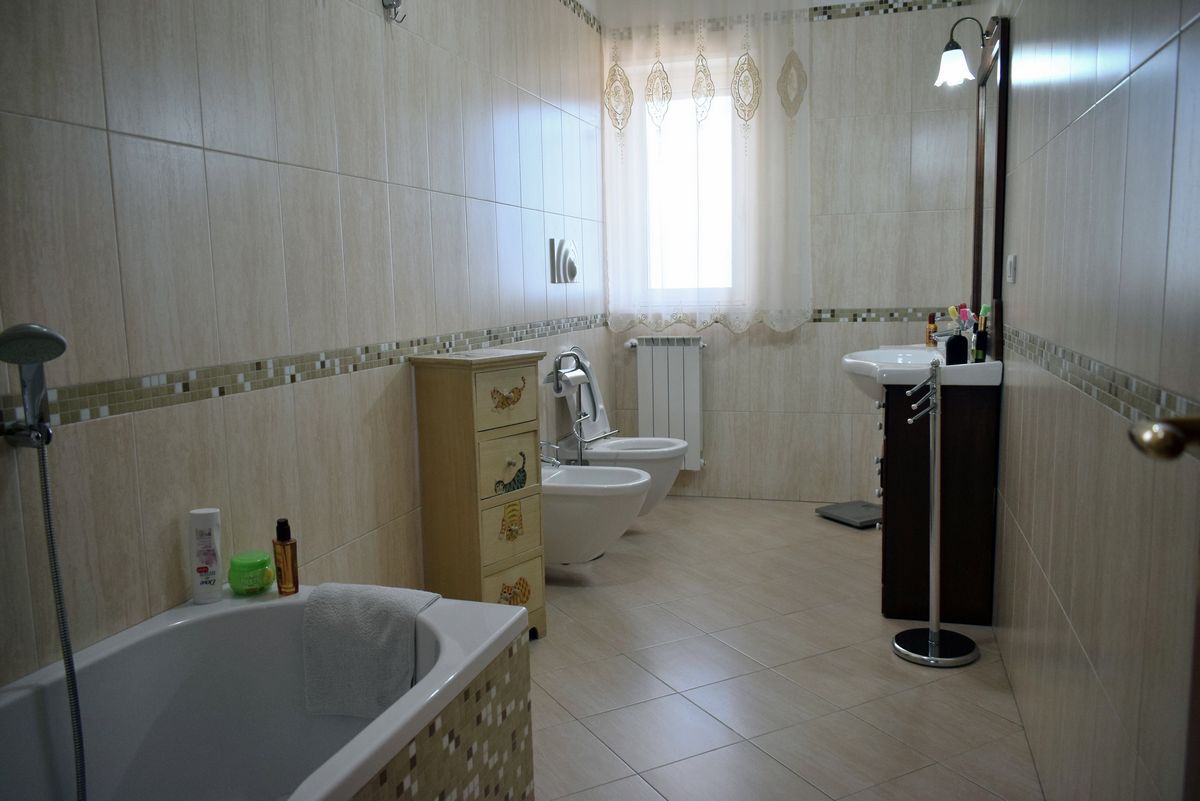 Appartamento di  3 vani /85 mq  a Bitetto (zona Via Beato)