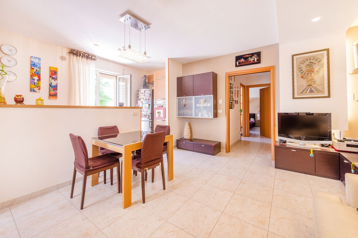 Appartamento di  3 vani /75 mq  a Bitetto (zona Zona Via Beato)