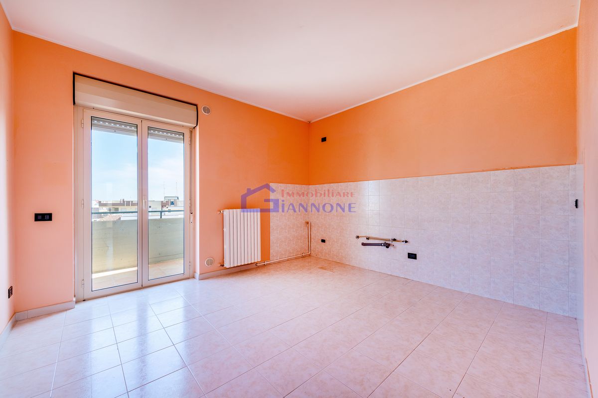 Appartamento di  3 vani /90 mq  a Bitetto (zona Via Beato)