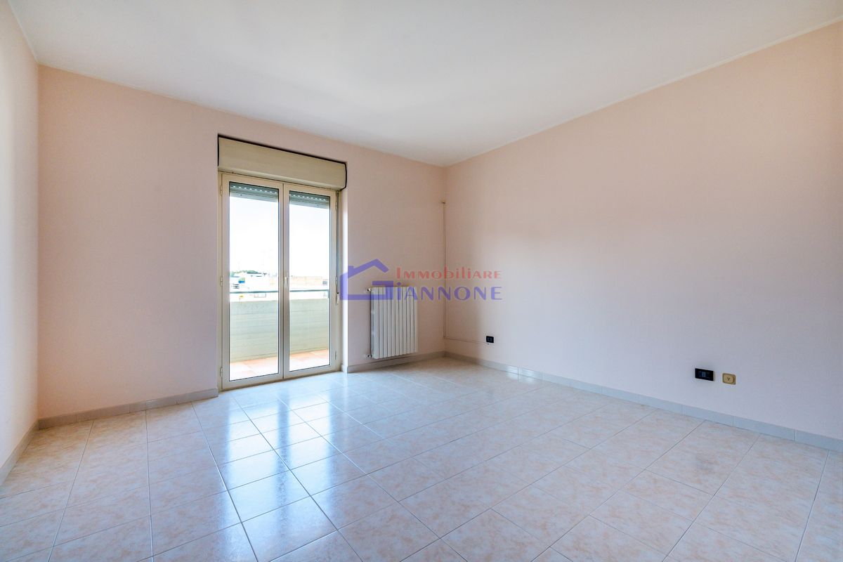 Appartamento di  3 vani /90 mq  a Bitetto (zona Via Beato)