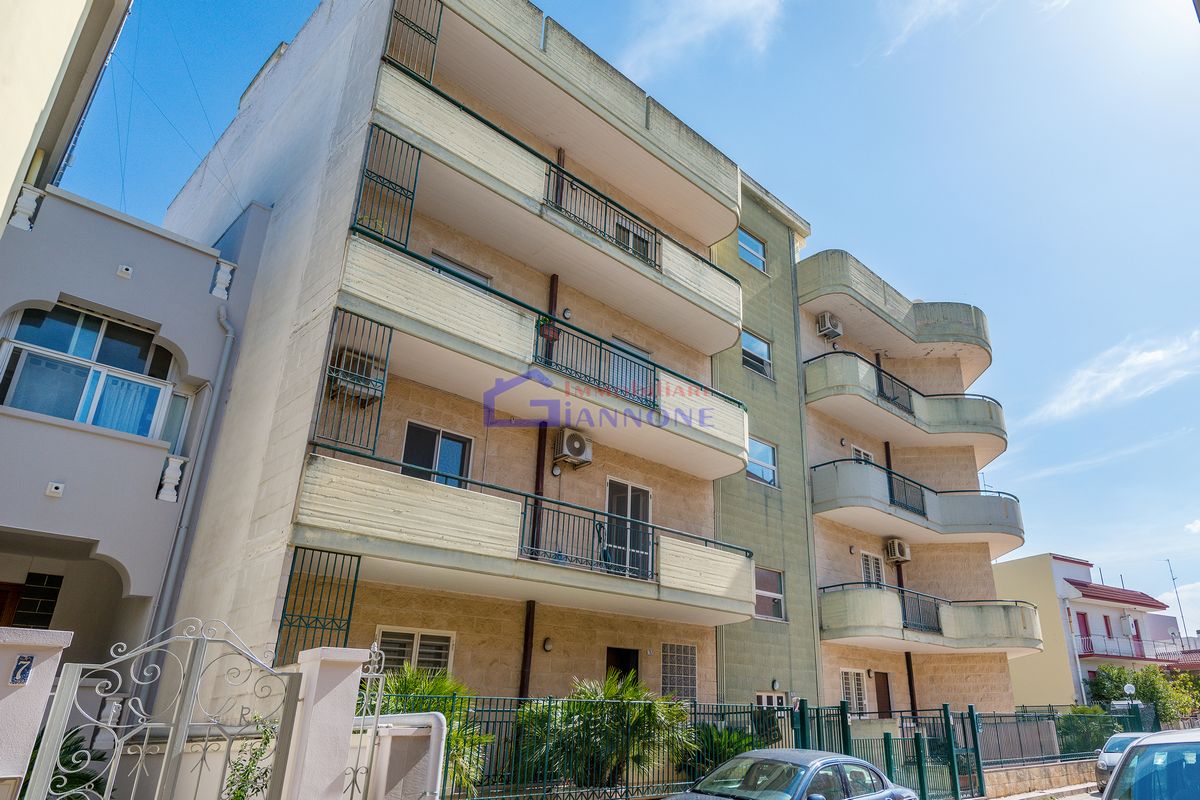 Appartamento di  3 vani /90 mq  a Bitetto (zona Via Beato)