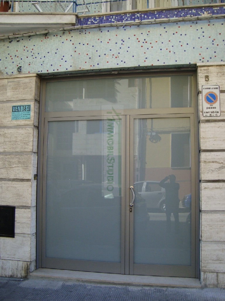 Laboratorio di  1 vani /175 mq  a Bari - Libertà  (zona Corso Mazzini/ alle spalle del Tribunale)