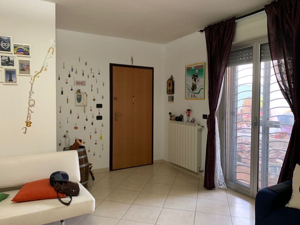 Appartamento di  3 vani /118 mq  a Bari - Palese (zona posta)