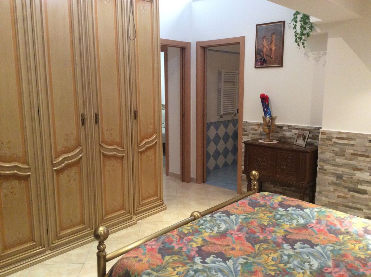 Appartamento di  2 vani /70 mq  a Bitetto (zona Via Beato)