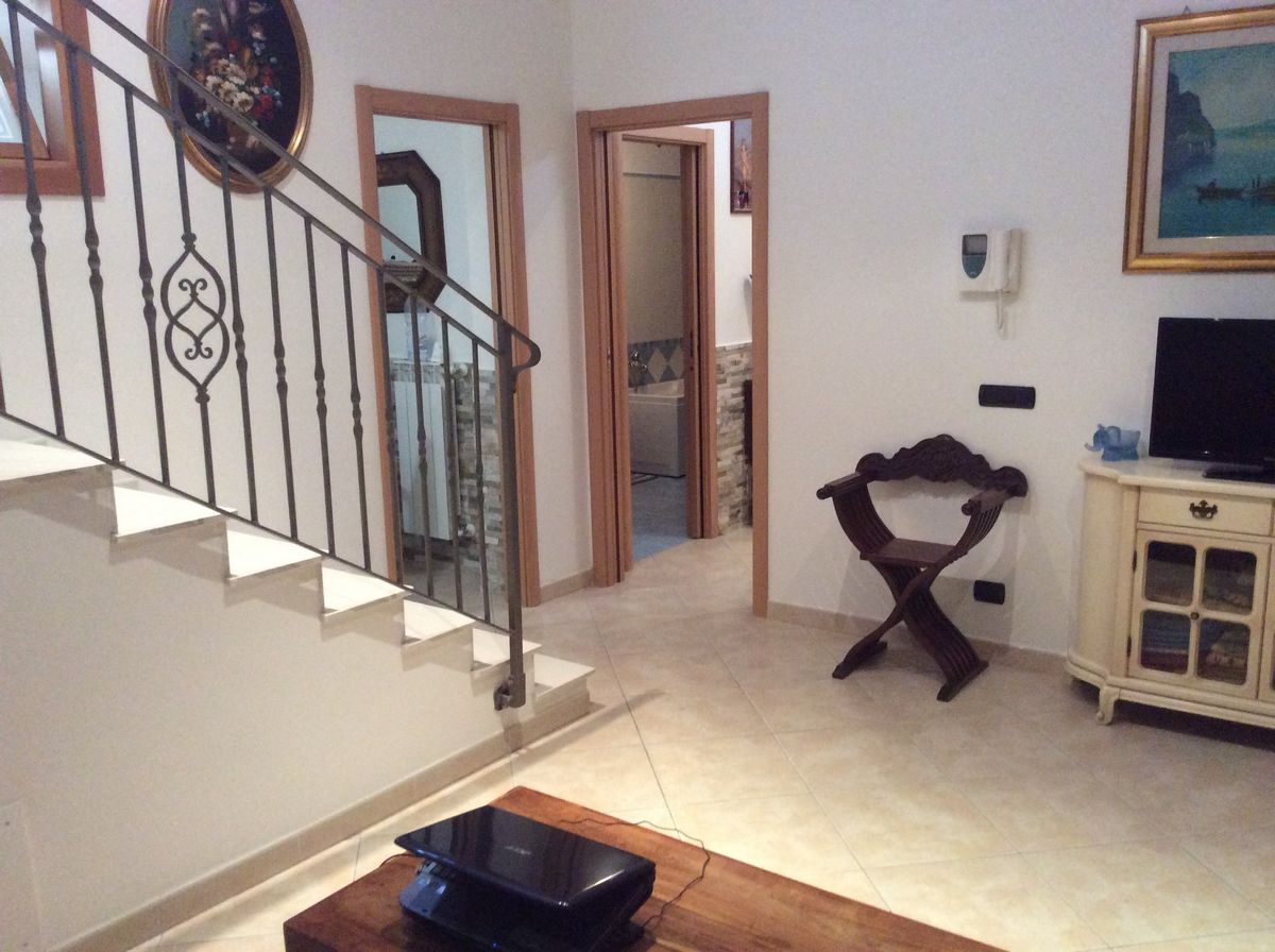 Appartamento di  2 vani /70 mq  a Bitetto (zona Via Beato)