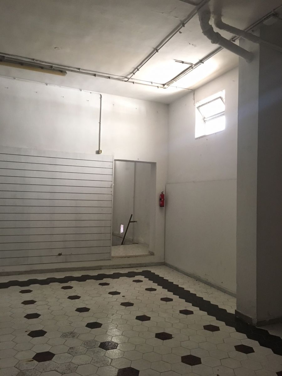 Negozio di  3 vani /220 mq  a Modugno (zona Porto Torres)