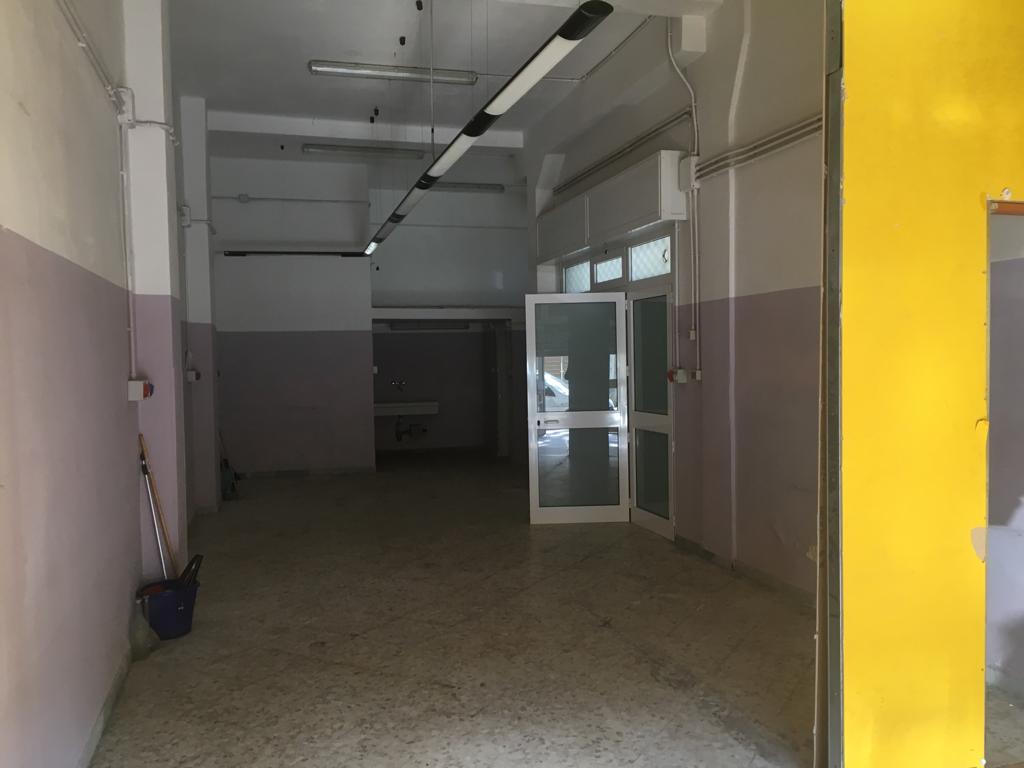 Negozio di  1 vani /70m2  a Bari - Carrassi (zona chiesa russa)