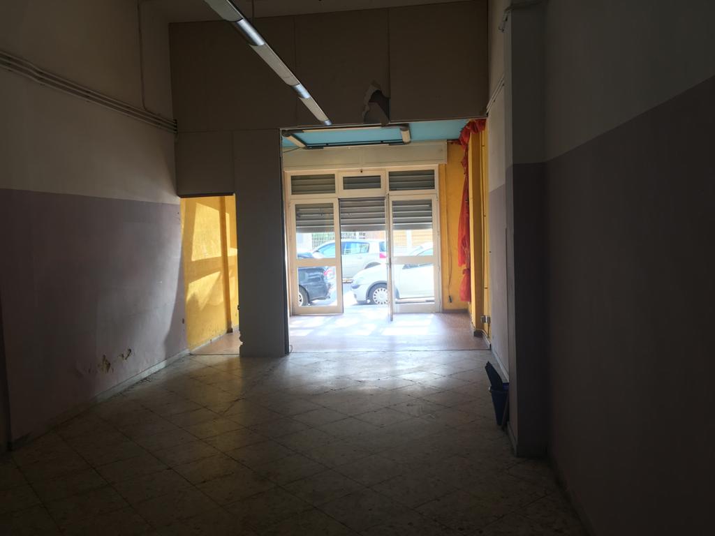 Negozio di  1 vani /70m2  a Bari - Carrassi (zona chiesa russa)