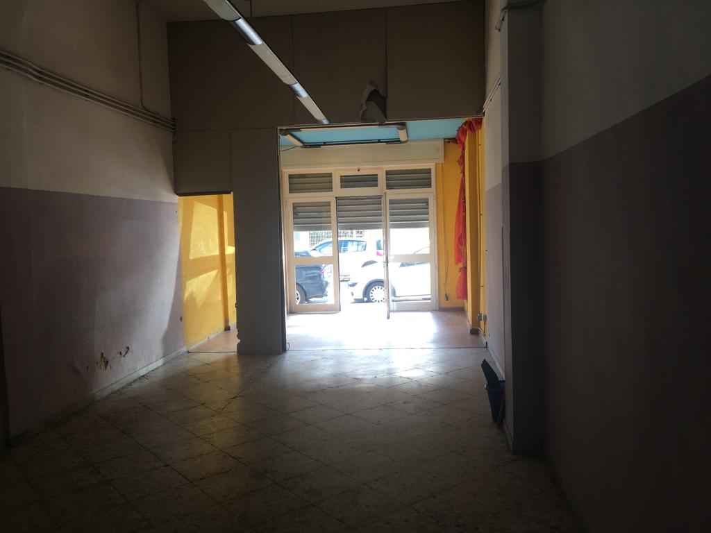 Negozio di  1 vani /70m2  a Bari - Carrassi (zona chiesa russa)