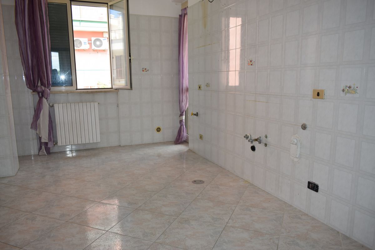 Appartamento di  3 vani /90 mq  a Bitetto (zona Via Beato Giacomo)