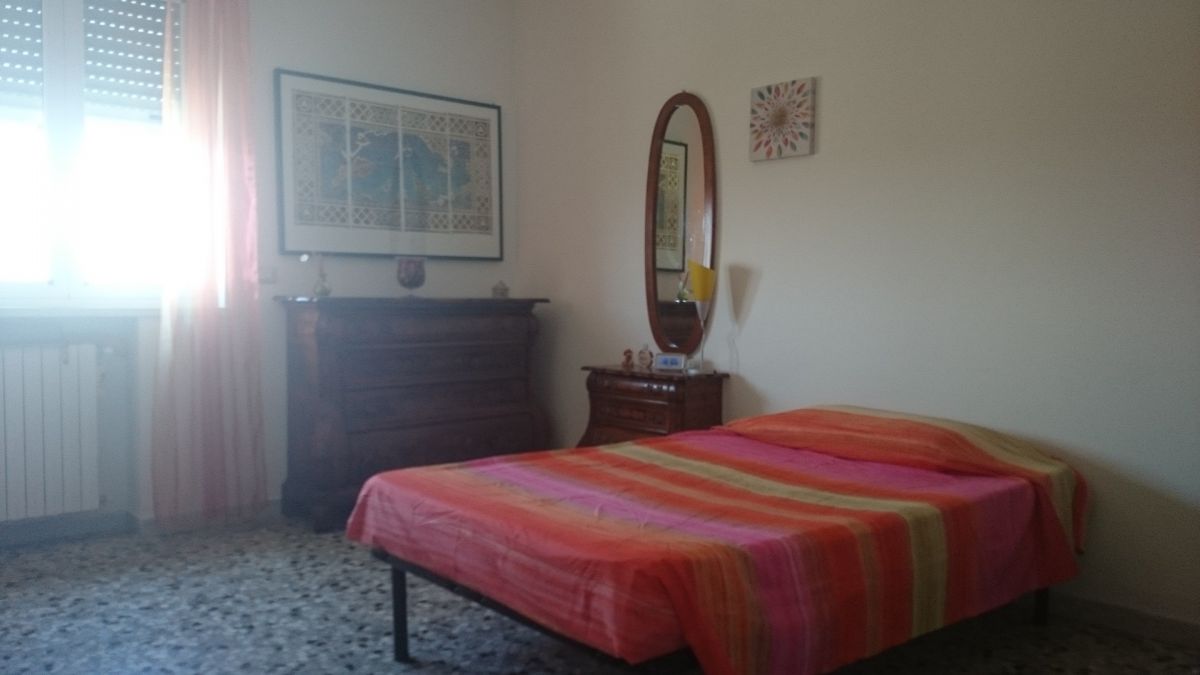 Appartamento di  5 vani /132 mq  a Bari - Picone (zona Policlinico) + Box auto 20 mq. ca