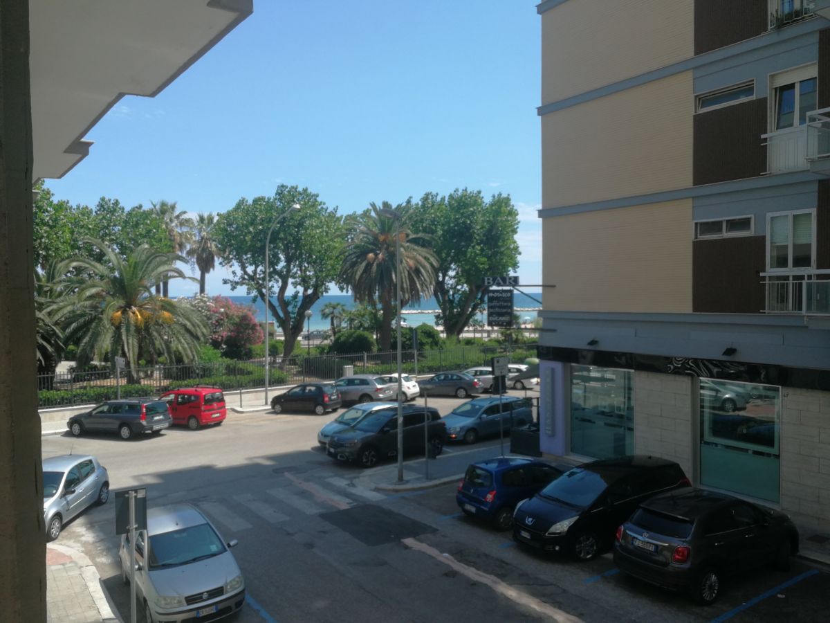 Appartamento di  3 vani /87 mq  a Bari - Madonnella (zona Spiaggia