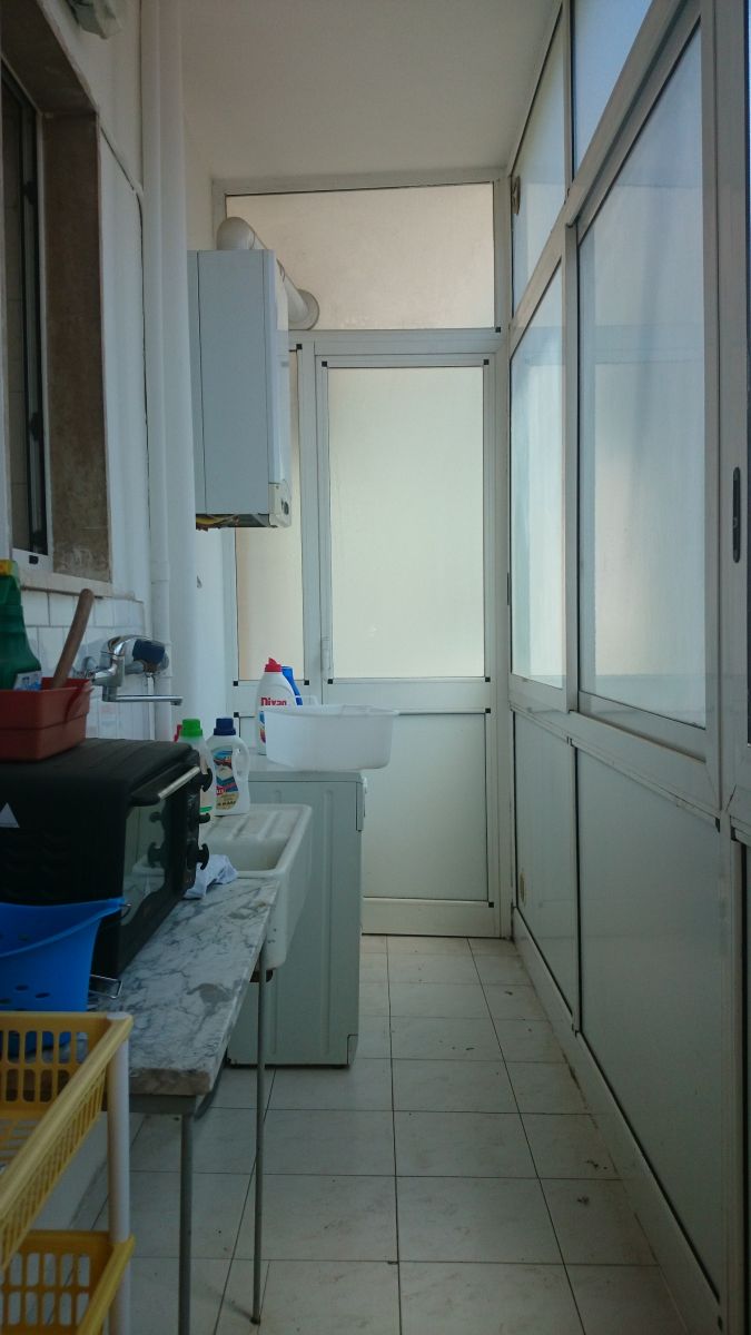 Appartamento di  5 vani /132 mq  a Bari - Picone (zona Policlinico) + Box auto 20 mq. ca