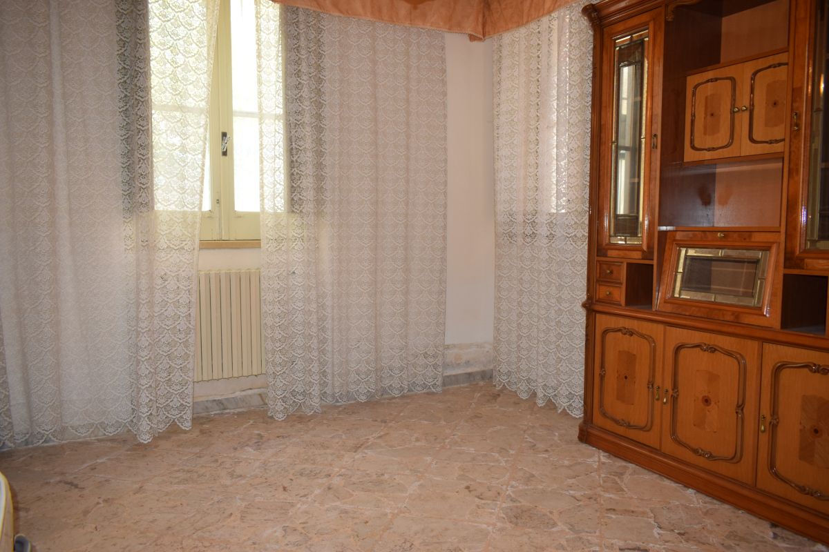 Casa indipendente di  3 vani /130 mq  a Bitetto (zona Via Beato Giacomo)