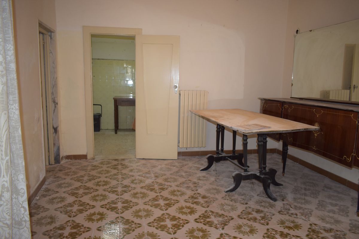 Casa indipendente di  3 vani /130 mq  a Bitetto (zona Via Beato Giacomo)