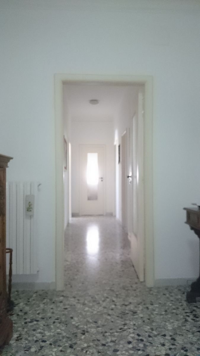 Appartamento di  5 vani /132 mq  a Bari - Picone (zona Policlinico) + Box auto 20 mq. ca