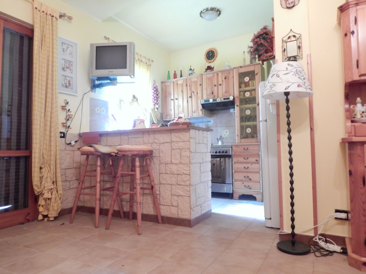 Villa (zona residenziale) di  4 vani /85 mq  a Cassano delle Murge (zona Villaggio Quadrifoglio)