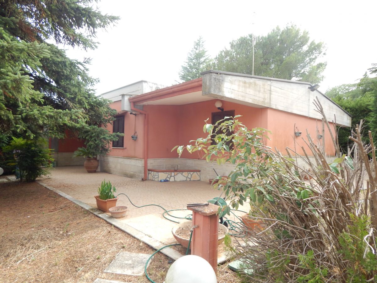 Villa (zona residenziale) di  4 vani /85 mq  a Cassano delle Murge (zona Villaggio Quadrifoglio)